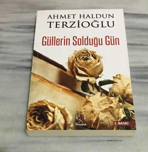 GÜLLERİN SOLDUĞU GÜN 2.BASKI(Sahafiye Kitap) ürün görseli 1