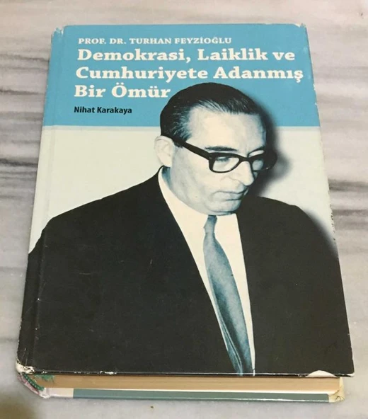 PROF. DR . TURHAN FEYZİOĞLU Demokrasi, Laiklik ve Cumhuriyete Adanmış Bir Ömür - CİLTLİ -(Sahafiye Kitap) ürün görseli 1