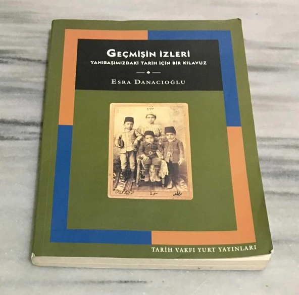 GEÇMİŞİN İZLERİ Yanıbaşımızdaki Tarih için Bir Klavuz(Sahafiye Kitap) ürün görseli 1