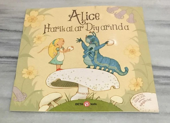 Alice Harikalar Diyarında(Sahafiye Kitap) ürün görseli 1