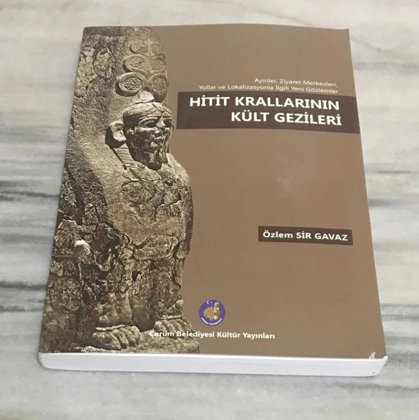HİTİT KRALLARININ KÜLT GEZİLERİ ( Ayinler,Ziyaret Merkezleri,Yollar ve Lokalizasyonla İlgili Yeni Gözlemler )(Sahafiye Kitap) ürün görseli 1