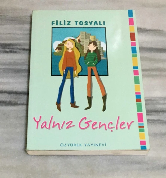 YALNIZ GENÇLER(Sahafiye Kitap) ürün görseli 1