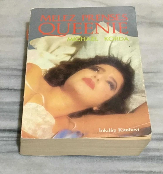 MELEZ PRENSES QUEENIE(Sahafiye Kitap) ürün görseli 1