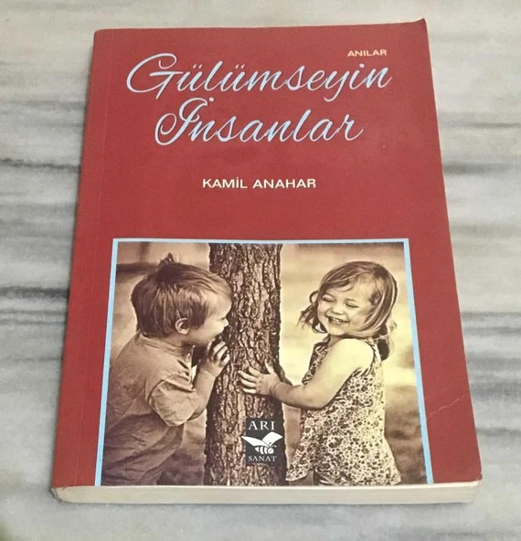 GÜLÜMSEYİN İNSANLAR Anılar ( İMZALI )(Sahafiye Kitap) ürün görseli 1