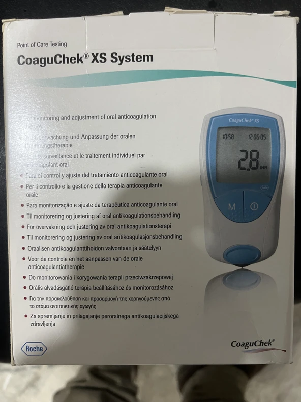 Coaguchek inr ölçüm cihazı ve 24 lü strip ürün görseli 1