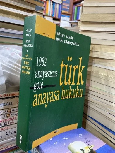 TÜRK ANAYASA HUKUKU (1982 ANAYASASINA GÖRE - 2001 ANAYASA DEĞİŞİKLİKLERİNE GÖRE) ürün görseli 1
