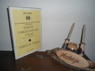 SON DEĞİŞİKLİKLERE GÖRE İŞLENMİŞ TAM METİN HUKUK YARGILAMALARI YASASI - TEBLİGAT YASASI ürün görseli 1