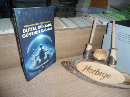DİJİTAL DÜNYADA GÜVENDE KALMAK - HİKAYELERLE İDEAL DİJİTAL KULLANIMI ürün görseli 1