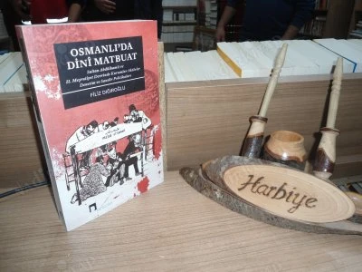 OSMANLI'DA DİNİ MATBUAT - SULTAN ABDÜLHAMİT VE II. MEŞRUTİYET DEVRİNDE KURUMLAR AKTÖRLER DENETİM VE SANSÜR POLİTİKALARI ürün görseli 1