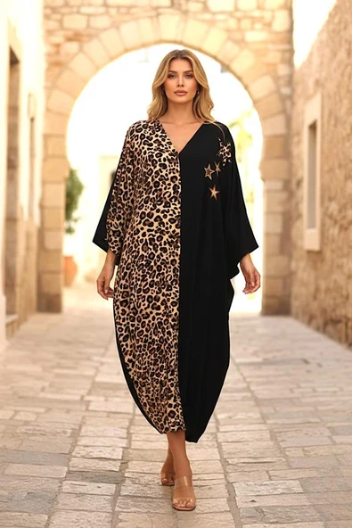 Siyah Leopar Desen Renk Bloklu Yıldız Aplike Nakışlı Cepli Oversize Uzun Elbise ürün görseli 1