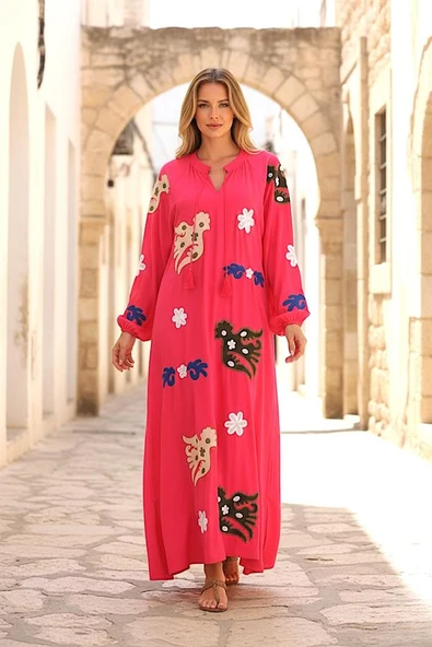 Pembe Sıfır Yaka Önü Ve Kolları Nakışlı Püsküllü Uzun Elbise ürün görseli 1
