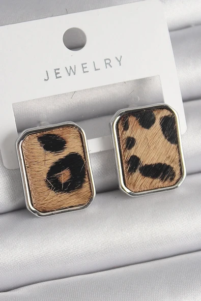 Pirinç Gümüş Renk Leopar Desenli Kare Model Kadın Küpe ürün görseli 1