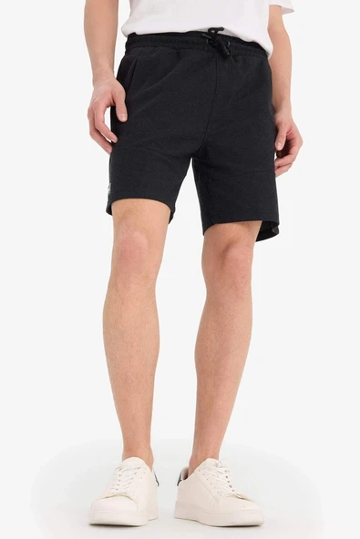 Defacto W7965 Siyah Slim Fit Dar Kesim Dar Paça Şort ürün görseli 1