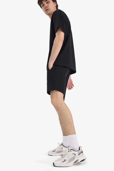 Defacto B8674 Siyah Slim Fit Dar Kesim Dar Paça Basic Düz Şort - Resim 3