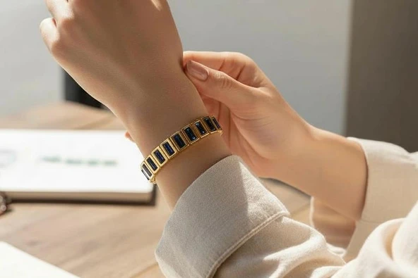 14K Gold Görünümlü Çelik Lastikli Bileklik Lacivert Taş Detaylı Kadın Bileklik ürün görseli 1