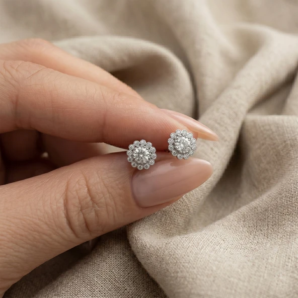 925 Ayar Gümüş Rodyum Kaplama Çiçek Küpe Zirkon Taşlı Minimal Kadın Küpe ürün görseli 1