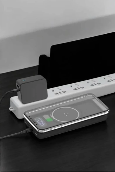 SAYARMARKT 4 USB Portlu 10.000 mAh Powerbank Hızlı Şarj Destekli Dayanıklı Tasarım ürün görseli 1