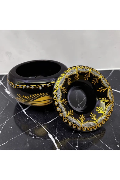 sharp&art DETAYLI EL İŞLEMESİ, BÜYÜK BOY, KAPAKLI, LALE DESENLİ SERAMİK PURO VE SİGARA KÜLLÜĞÜ (18 cm) SİYAH ürün görseli 1