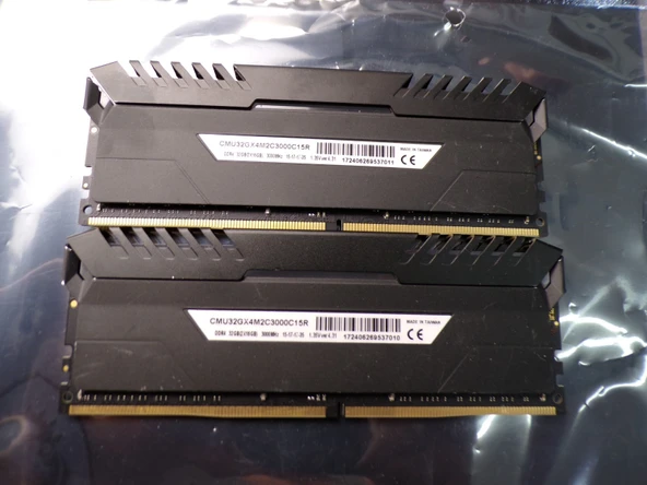 Corsair Vengeance LED 32GB 2x16GB CMU32GX4M2C3000C15R DDR4 3000 CL15