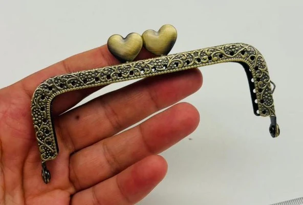 Angel Çanta Aksesuar 10.5 cm Dikdörtgen Cüzdan Klipsi Cüzdan Bursu Antik Renk Kalpli Model ürün görseli 1