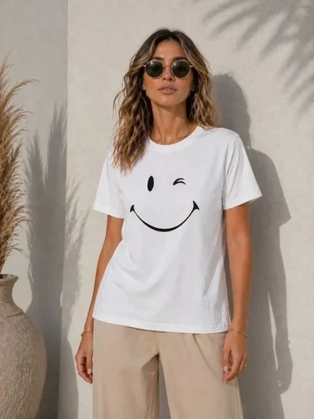 Minimal Gülümseyen Yüz Baskılı Tişört Kısa Kol Yazlık T-Shirt - Beyaz ürün görseli 1
