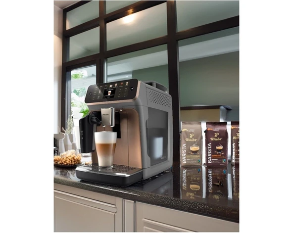 Philips Espresso, Latte, Cappuccino Kahve Makinesi 5500 Serisi Lattego Süt Sistemi Süt Köpüklü Kahveler + 1KG Tchibo Kahve ürün görseli 1