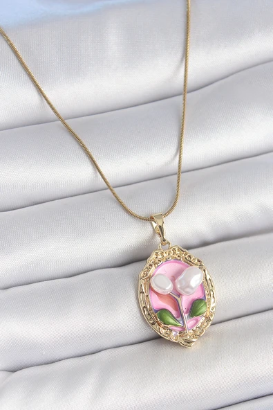 316L Çelik Gold Renk Zincir Pembe Mineli İncili Çiçek İşlemeli Portre Model Kadın Kolye 5886 ürün görseli 1