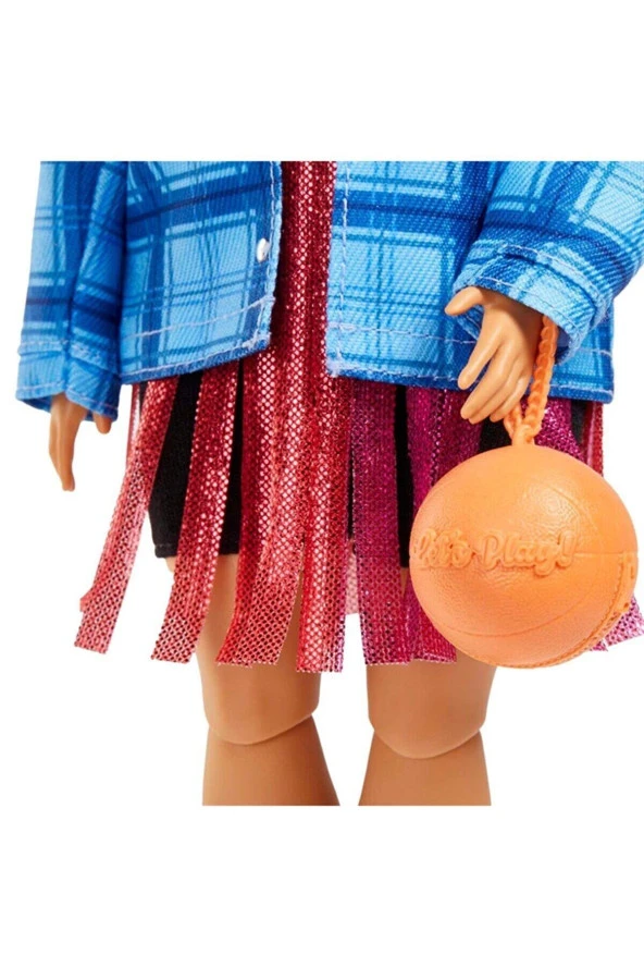 Barbie Extra Ekose Ceketli Bebek - Resim 5