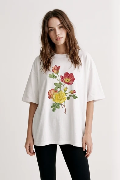 Kadın Beyaz Oversize Vintage Çiçek Baskılı Tişört ürün görseli 1