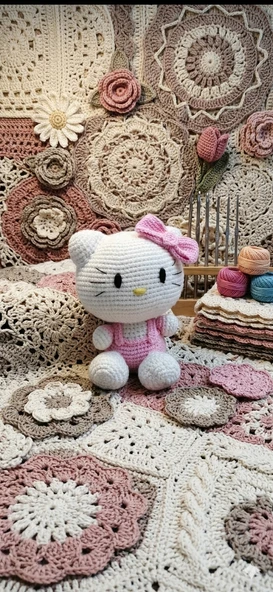 Hello Kitty örgü tığ işi - Resim 4
