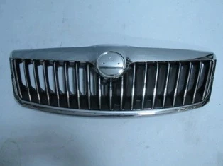 Skoda Octavia 2010-2012 Ön Panjur (Nikelaj Çerçeveli - İç Petekleri Siyah - Nikelajlı) (Tw - Y) (Oem No: 1Z0853668A) ürün görseli 1