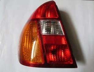 RENAULT CLIO- 2- SD- 02/06; STOP LAMBASI SAĞ (KIRMIZI/SARI/BEYAZ) DUYSUZ (MARS) ürün görseli 1