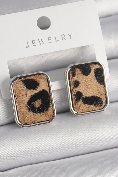 Pirinç Gümüş Renk Leopar Desenli Kare Model Kadın Küpe ürün görseli 1