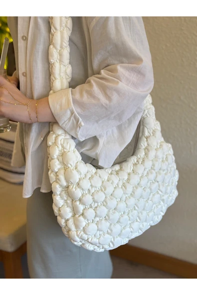 MUTE BAG Cluody Bag Beyaz Kapitone / Quilted Crossbody Çapraz Askılı baget Okul Çanta (BOY:27 EN:41 SAP:90) ürün görseli 1
