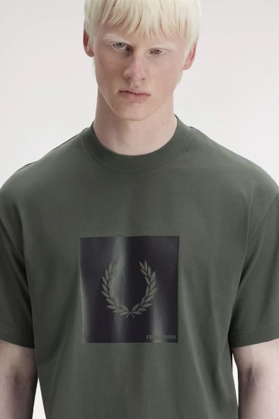 Fred Perry M2404 Box Graphic Erkek Tişört - Resim 4