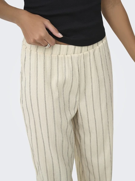 ONLY Bayan Rahat Kesim Pantolon 15375289 - Resim 4