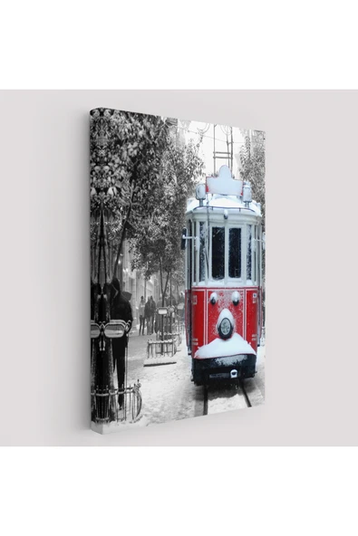 Trezon Karlı Bir İstiklal Caddesi ve Nostaljik Tramvay Tablosu-6404 ürün görseli 1