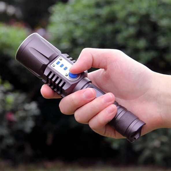 Baretta BRS18 Oto Şarjlı T6 Led 3000 Lümen El Feneri ürün görseli 1