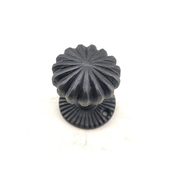 Antika Tarz Dekoratif Pirinç Açarlı Kapı Babası - 50mm, Oksit ürün görseli 1