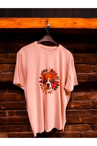 "Pembe Köpek Baskılı Kısa Kollu Tişört - LIFE IS A SONG SING IT LOUD Yazılı" ürün görseli 1