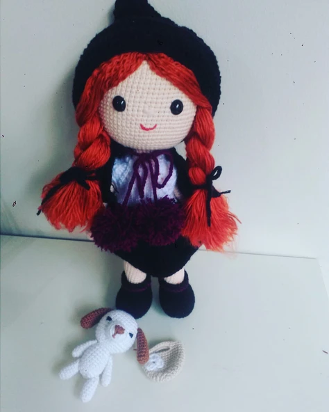Siyah Başlıklı Kız Amigurumi Organik Oyuncak ürün görseli 1