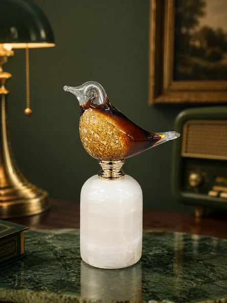 Üfleme Cam Dekoratif Kuş Biblo Beyaz Kaideli Amber Renkli El Yapımı Masaüstü Süs Objesi (21 Cm) ürün görseli 1
