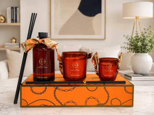Haute Collection Amber Lüks Oda Kokusu ve 2’li Mum Seti  Dekoratif Kokulu Mum & Çubuklu Oda Parfümü Hediyelik Set ürün görseli 1