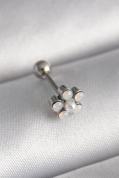 316L Çelik Gümüş Renk Zirkon Taşlı Çiçek Model Tragus Piercing ürün görseli 1