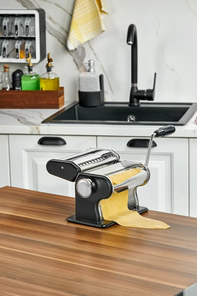 Cooker 3 Fonksiyonlu Hamur Erişte Makarna Kesme Makinesi Siyah CKR3845 ürün görseli 1