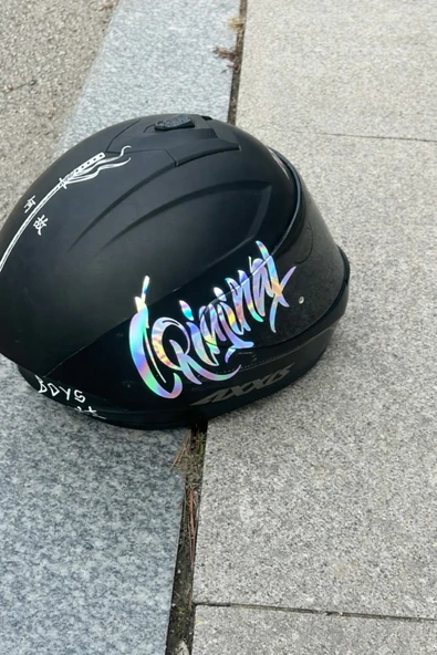 STCKRCO Criminal Kask Sticker – Motor Kaskı İçin Premium Yazı Sticker HOLOGRAM ürün görseli 1