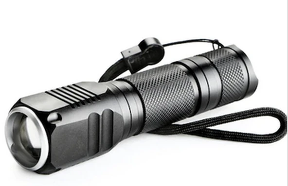 F.B.I F-82 T6 Led Zoomlu 2000 LM Yüksek Işık Şarjlı El Feneri ürün görseli 1