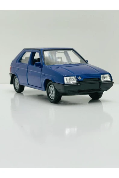 Welly 1:36 Skoda Favorit DieCast Çek Bırak Model Metal Araba ürün görseli 1