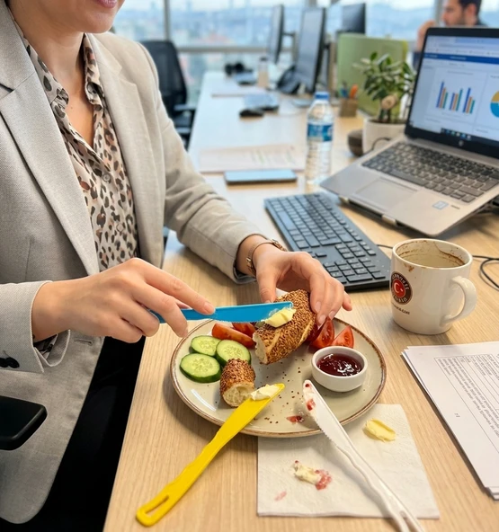 Ofis, Okul ve Piknik İçin Ergonomik Plastik Bıçak Seti Karışık Renk 20 Adet ürün görseli 1