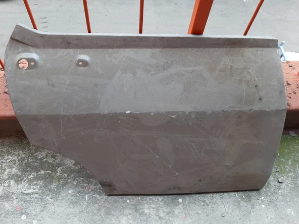 bir adet fiyatıdır ARKA SAĞ RENAULT 12  KAPI SACI YAN SANAYİ TOROS larada uydurulur  toroslarda kapı çıta deliği açmak gerekir Ürün Açıklaması Aşağıda ürün görseli 1